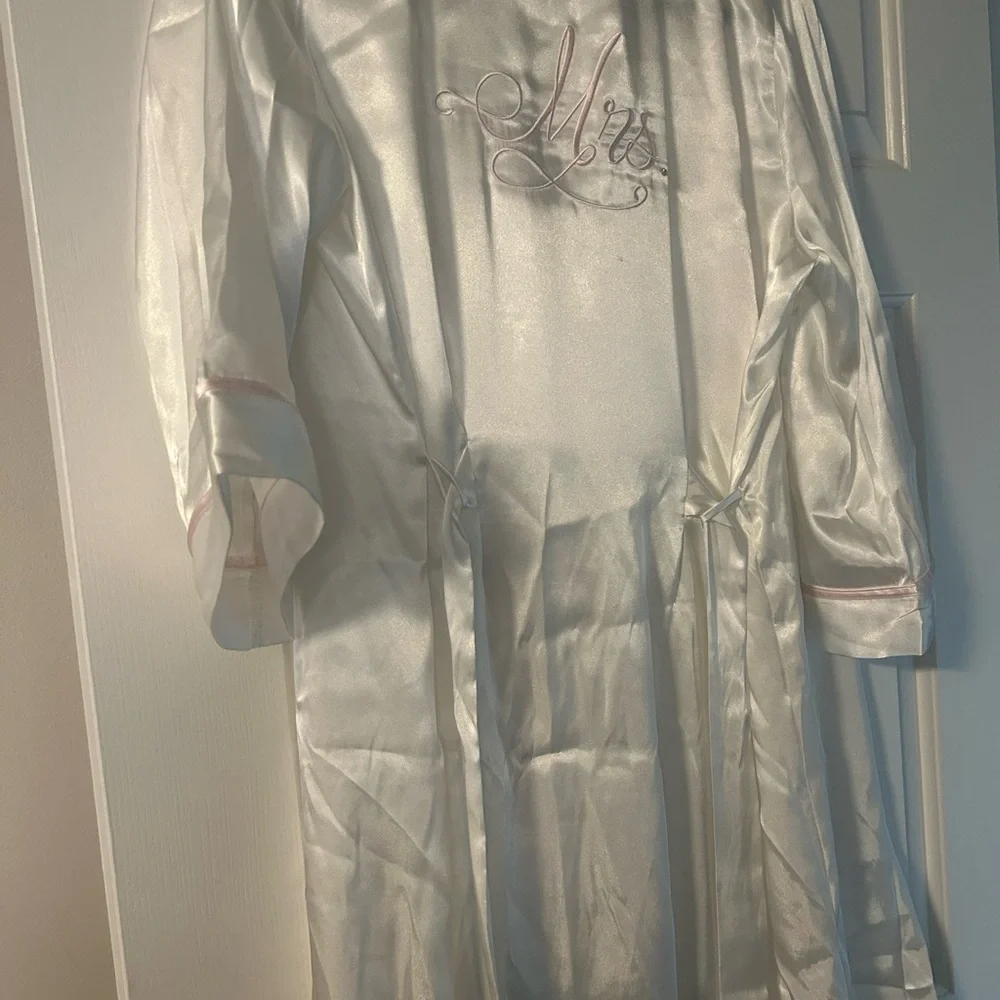 Mrs Satin Robe - Picture 2 of 2
